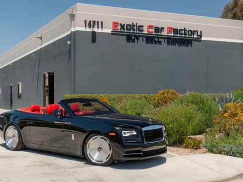 Used 2019 Rolls-Royce Dawn RWD image 1