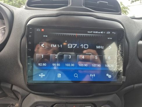 Used 2019 Jeep Renegade Latitude FWD image 24