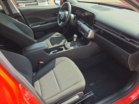 Used 2024 Hyundai Kona SEL AWD/4WD image 9