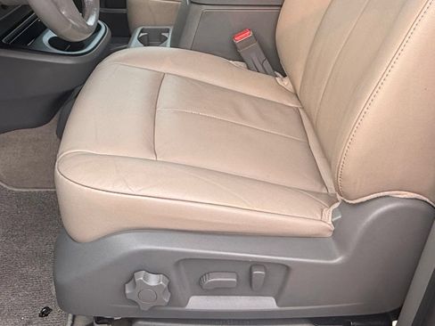 Used 2019 Nissan NV 3500 SL RWD image 2