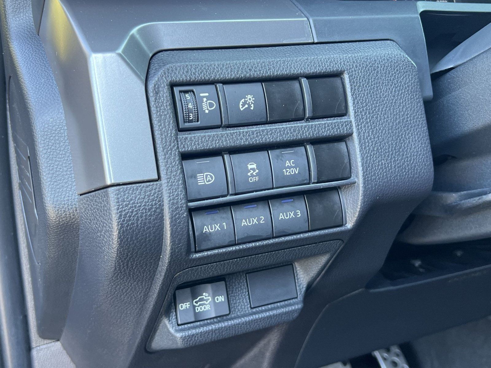 Used 2024 Toyota Tacoma TRD Sport AWD/4WD image 35