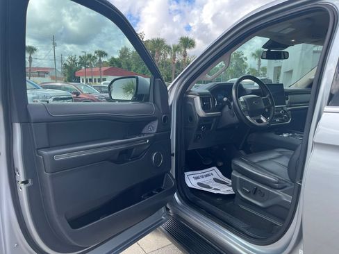 Used 2024 Ford Expedition XLT RWD image 10
