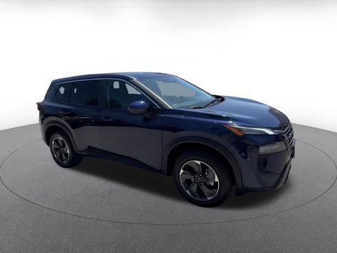 Used 2025 Nissan Rogue SV FWD image 2