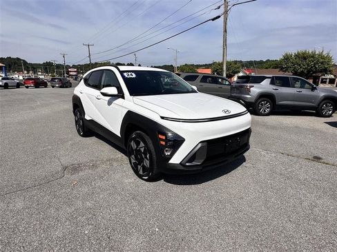 Used 2024 Hyundai Kona SEL AWD/4WD image 3