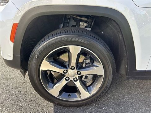 Used 2023 Jeep Grand Cherokee 4WD 4xe w/ Luxury Tech Group II image 10