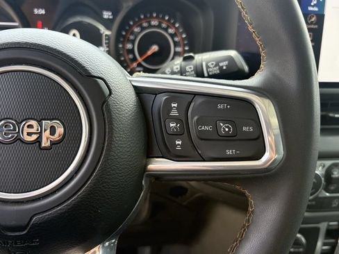Used 2025 Jeep Wrangler Unlimited Sahara AWD/4WD image 15