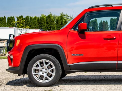 Used 2020 Jeep Renegade Latitude w/ Cold Weather Group AWD/4WD image 39