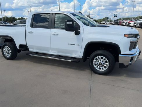 Used 2025 Chevrolet Silverado 2500 LT w/ Convenience Package AWD/4WD image 2