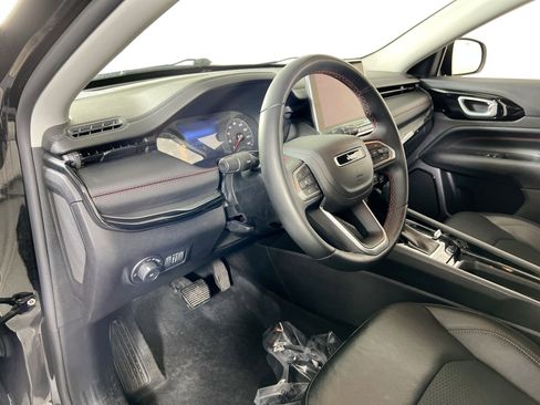 Used 2022 Jeep Compass Trailhawk w/ Trailhawk Convenience Group image 9