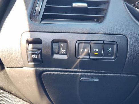 Used 2018 Chevrolet Impala Premier w/ Premier Confidence Package image 22