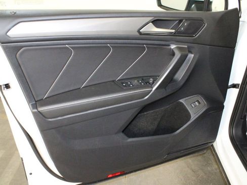 Used 2024 Volkswagen Tiguan SE image 15