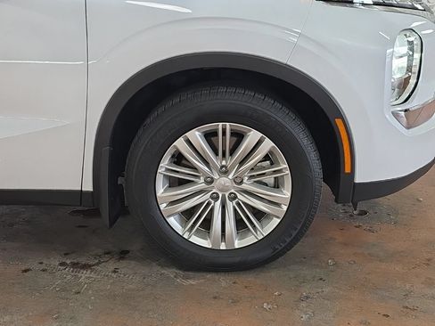 Used 2023 Mitsubishi Outlander ES FWD image 22
