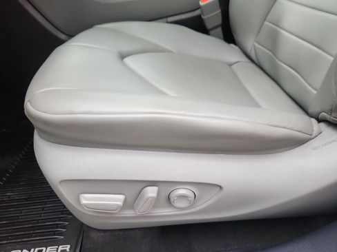 Used 2020 Toyota Highlander XLE AWD/4WD image 10