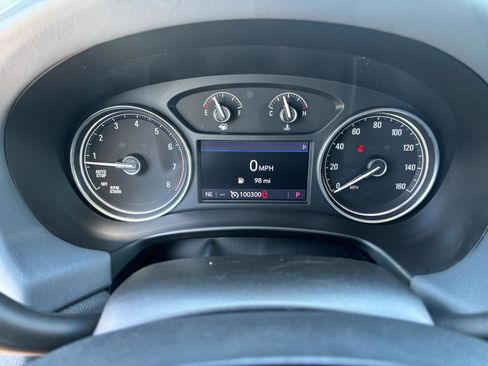 Used 2020 Buick Enclave Essence image 22