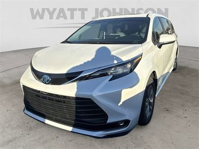 Used 2025 Toyota Sienna XLE