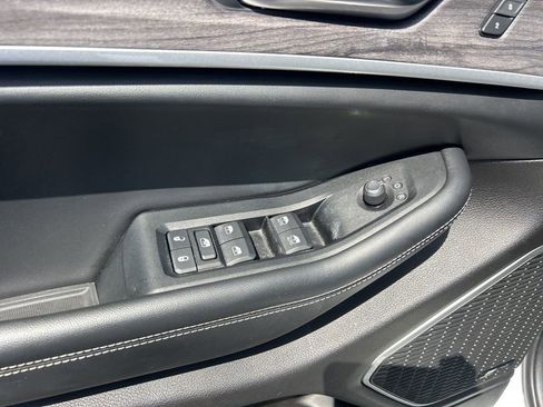 Used 2023 Jeep Grand Cherokee Limited w/ Luxury Tech Group II image 36