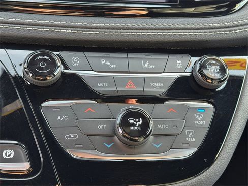 Certified 2022 Chrysler Pacifica Touring-L w/ S Appearance Package image 22