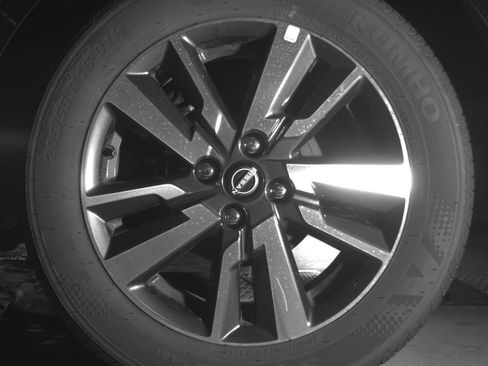 Used 2025 Nissan Versa SV FWD image 14