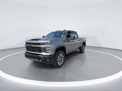 Used 2024 Chevrolet Silverado 2500 Custom w/ Custom Value Package image 4