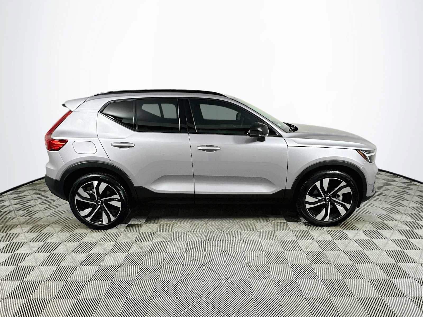 Used 2026 Volvo XC40 B5 Plus w/ Climate Package AWD/4WD image 8