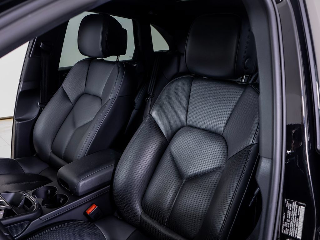 Certified 2024 Porsche Macan AWD/4WD image 13