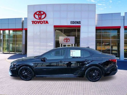 Used 2025 Toyota Camry SE w/ Convenience Package image 9