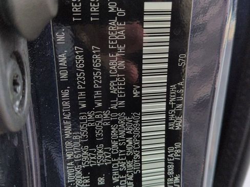 Certified 2023 Toyota Sienna XLE AWD/4WD image 29