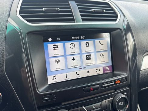 Used 2017 Ford Explorer XLT w/ Equipment Group 202A AWD/4WD image 39