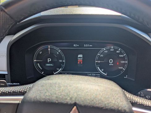Used 2023 Mitsubishi Outlander SEL AWD/4WD image 18