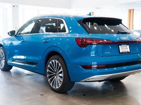 Used 2019 Audi e-tron Prestige w/ Prestige Package image 6