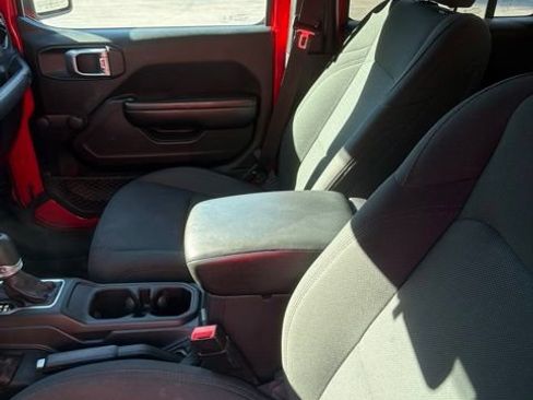 Used 2021 Jeep Gladiator Sport AWD/4WD image 9