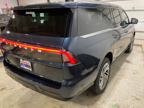 Used 2026 Lincoln Navigator L Reserve AWD/4WD image 14
