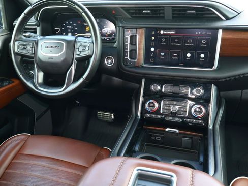 Used 2024 GMC Yukon Denali Ultimate AWD/4WD image 12