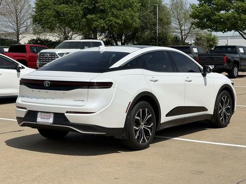 Used 2024 Toyota Crown Limited image 4