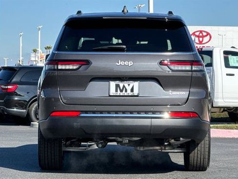 New 2025 Jeep Grand Cherokee L Laredo image 5