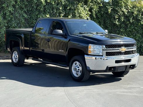 Used 2011 Chevrolet Silverado 2500 LT AWD/4WD image 3