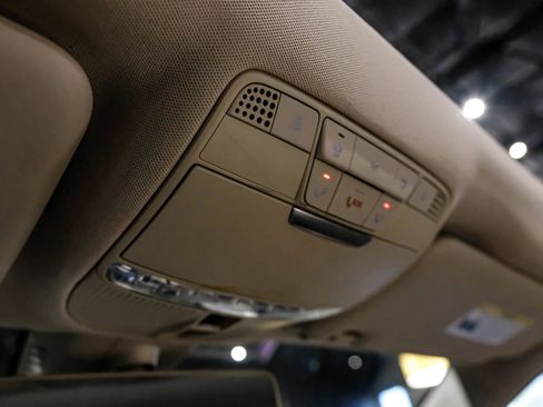 Used 2018 Mercedes-Benz E 300 image 32