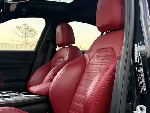 Used 2022 Alfa Romeo Giulia Veloce image 16