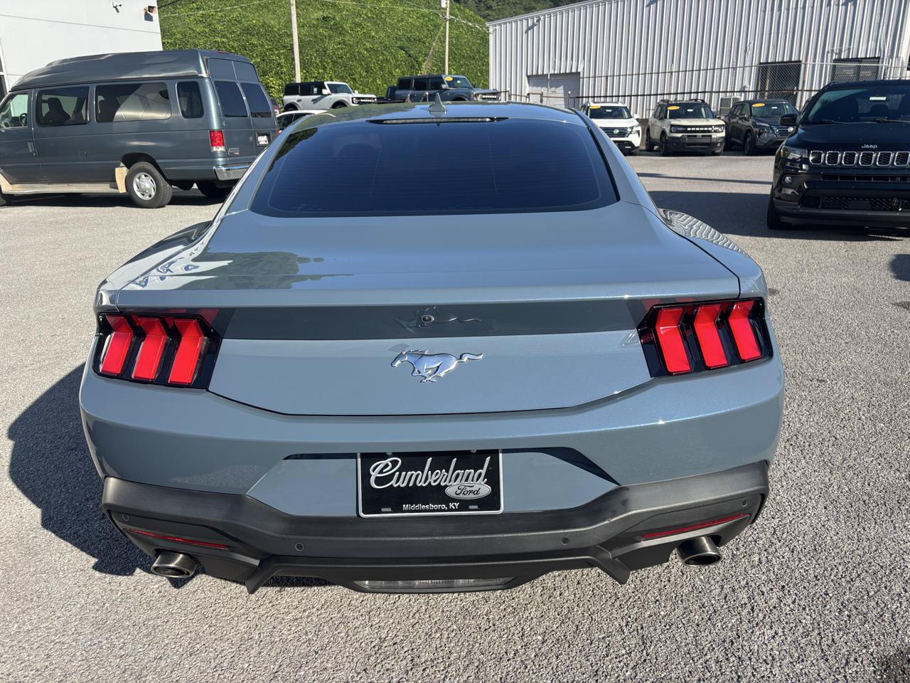 Used 2025 Ford Mustang Coupe RWD image 3