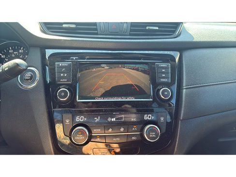 Used 2020 Nissan Rogue SV image 13