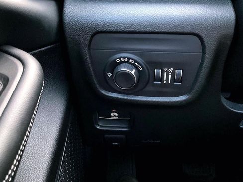 Used 2024 Jeep Grand Cherokee L Laredo image 34