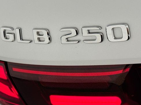 New 2026 Mercedes-Benz GLB 250 image 9