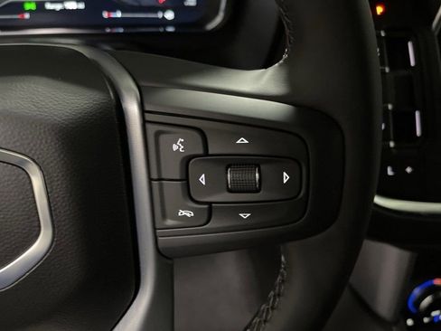 Used 2024 GMC Yukon XL SLT image 19