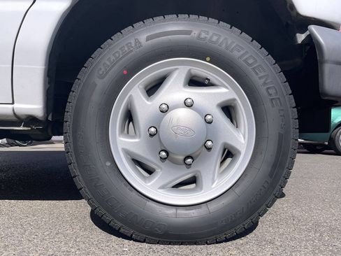 Used 2007 Ford E-150 and Econoline 150 RWD image 2