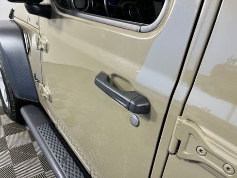 Used 2020 Jeep Gladiator Sport w/ Quick Order Package 24S AWD/4WD image 10