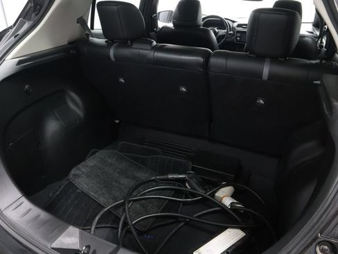 Certified 2018 Nissan Leaf SL w/ SL Technology Package FWD image 16