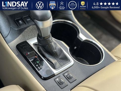 Used 2019 Toyota Highlander XLE image 18