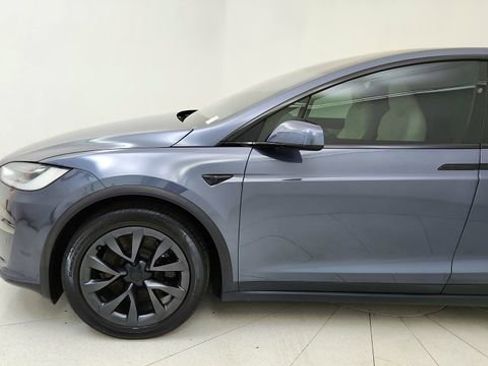 Used 2023 Tesla Model X image 9