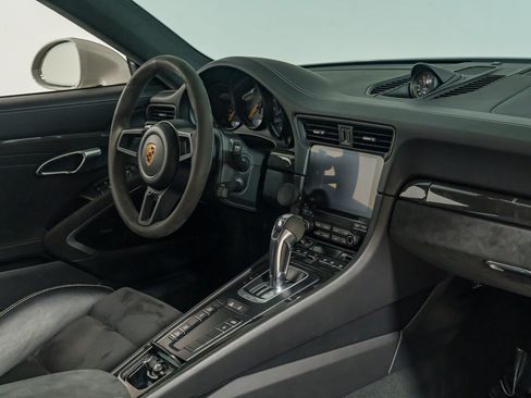 Used 2018 Porsche 911 GT3 RWD image 28