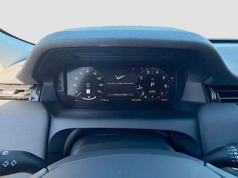 Used 2025 Land Rover Discovery Sport S image 40